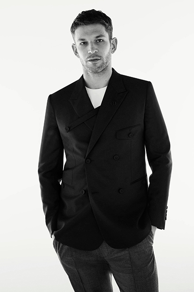 ديور تأخذ البذلات الرسمية إلى مستوى جديد مفعم بالعصرية مع مجموعة MODERN TAILORING